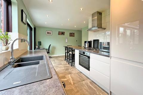 10 Furnace Close, Wombourne, Wolverhampton, WV5 0PB