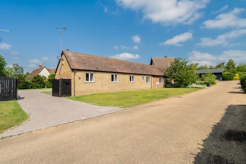 3 bedroom barn conversion to rent, Poplars End Park Road, Dunstable, LU5