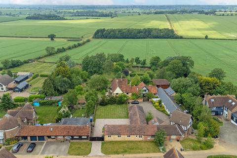 3 bedroom barn conversion to rent, Poplars End Park Road, Dunstable, LU5