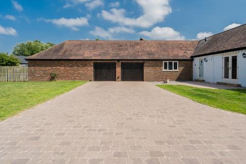 3 bedroom barn conversion to rent, Poplars End Park Road, Dunstable, LU5