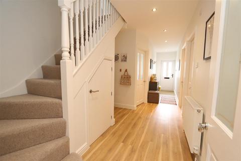 4 bedroom semi-detached house for sale, Delta Road, Hutton, Brentwood