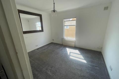 2 bedroom flat to rent, Ashford, TW15