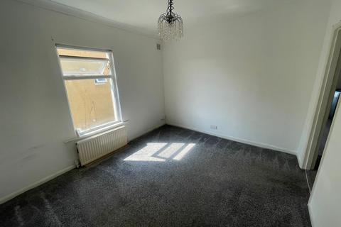 2 bedroom flat to rent, Ashford, TW15