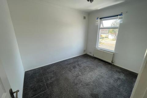 2 bedroom flat to rent, Ashford, TW15