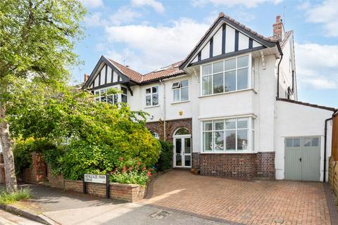 6 bedroom semi-detached house for sale