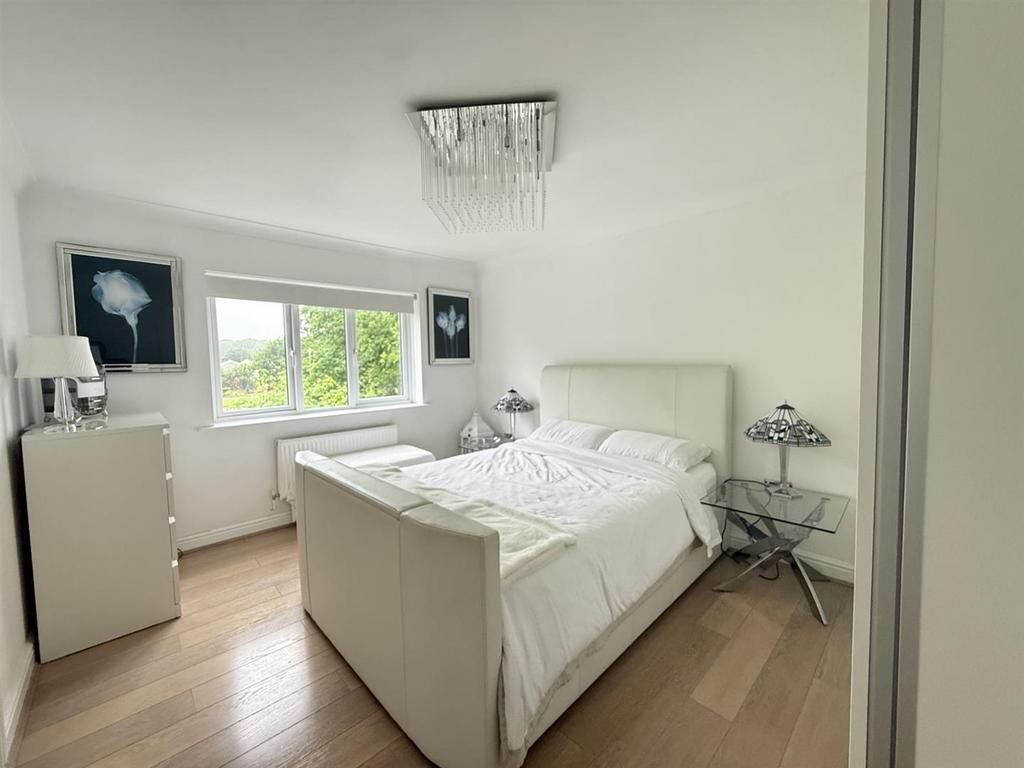 Bed1.jpg