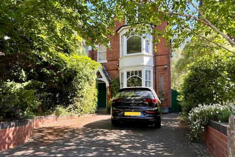 5 bedroom semi-detached house for sale