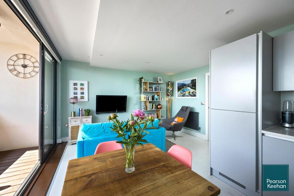 Living/Kitchen Room