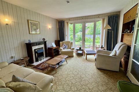 4 bedroom chalet for sale, Chiddingfold
