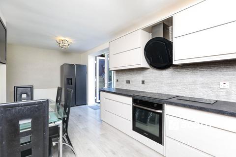 3 bedroom semi-detached house to rent, The Tideway Rochester ME1