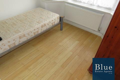5 bedroom bungalow to rent, Marlborough Road, Ashford, TW15