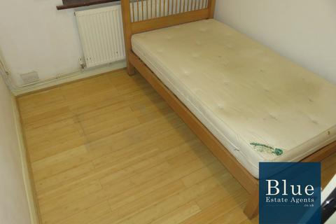 5 bedroom bungalow to rent, Marlborough Road, Ashford, TW15