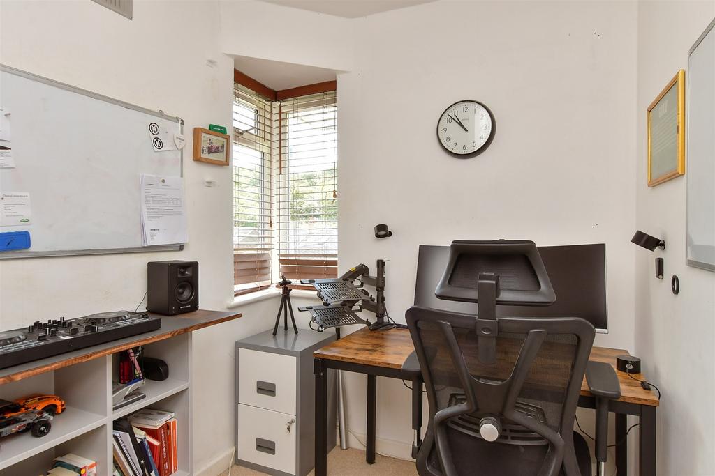 Study/ Bedroom 5