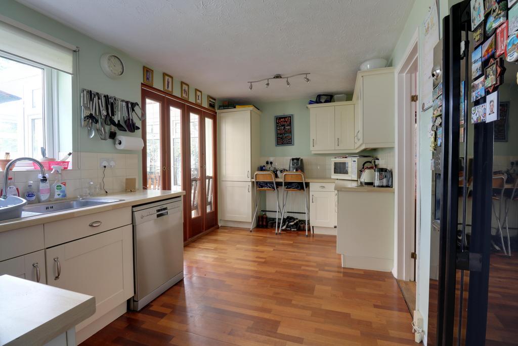 Fitted kitchen
