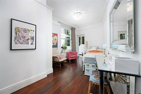 3 bedroom flat for sale, Cromwell Crescent, London SW5