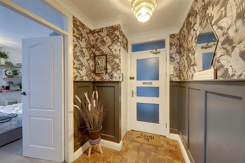 2 bedroom flat for sale, Boundary Road, Worthing BN11