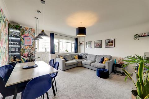 2 bedroom flat for sale, Boundary Road, Worthing BN11