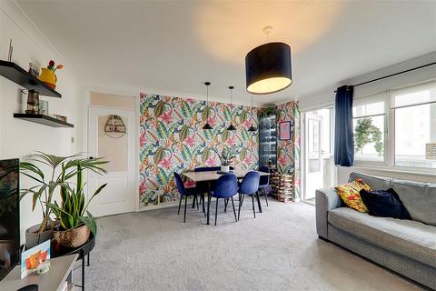 2 bedroom flat for sale, Boundary Road, Worthing BN11