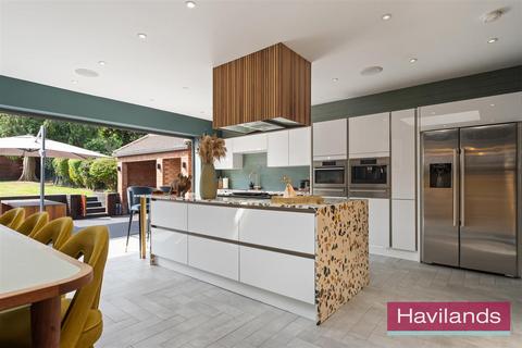 4 bedroom semi-detached house for sale, Winchmore Hill Road, London