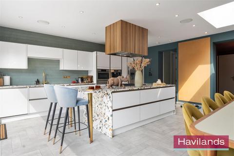 4 bedroom semi-detached house for sale, Winchmore Hill Road, London