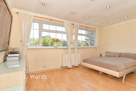 4 bedroom semi-detached house for sale, Stangate Road, Rochester ME2