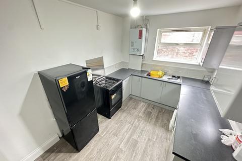 3 bedroom terraced house to rent, Rosebery Street, Manchester, M14