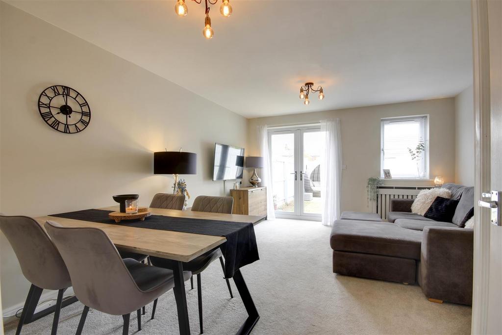 Lounge/Dining Room