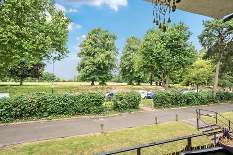 Flat 27, Hillside House, 1 Duppas Avenue, Croydon, CR0 4BX