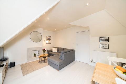 129d Palace Road, London, SW2 3LD