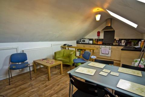 3 bedroom flat to rent, *£550PCM INCLUDING BILLS* Gordon Road, West Bridgford