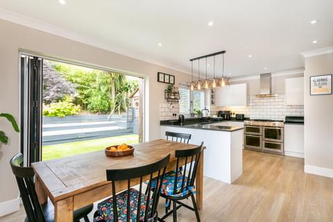 2 High Ridge, Hythe, CT21 5TE