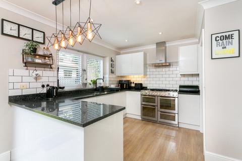 2 High Ridge, Hythe, CT21 5TE