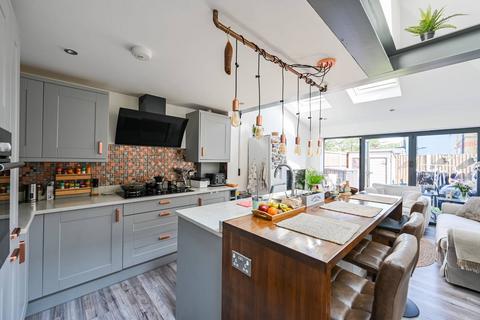 5 bedroom terraced house for sale, New Road, Chingford, London, E4