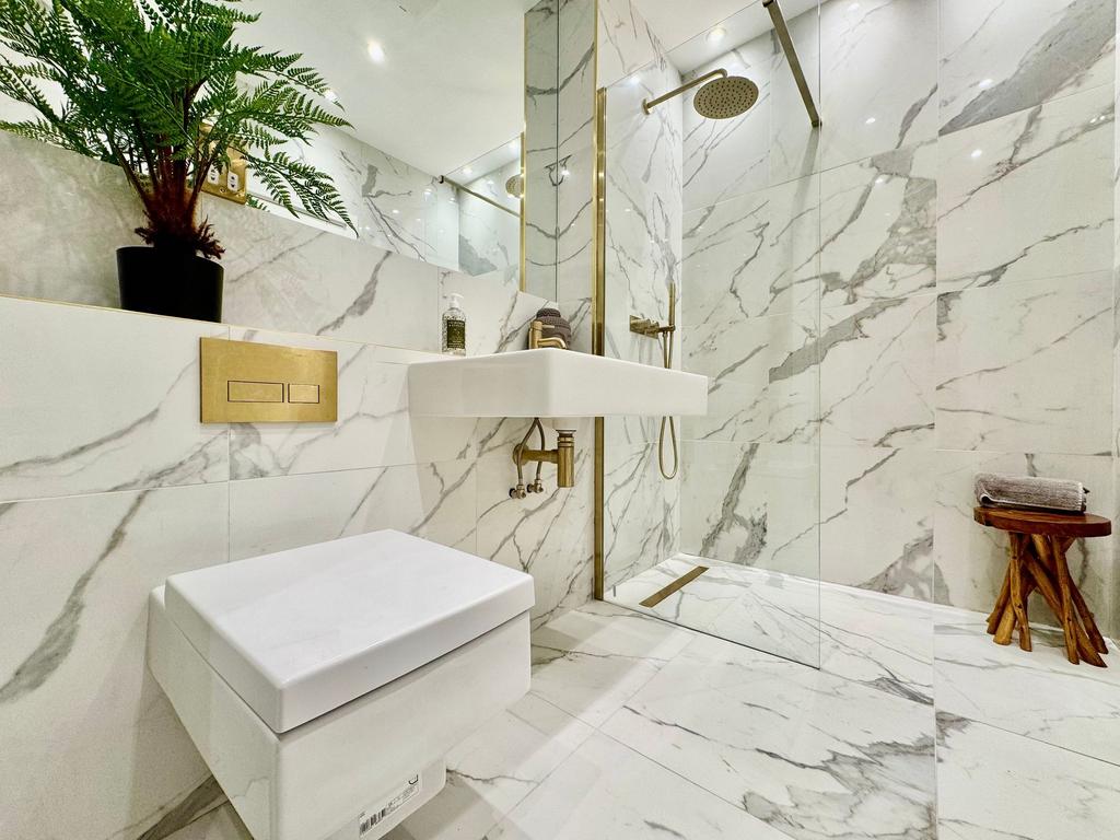 Family shower room