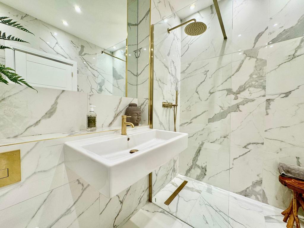 Family shower room