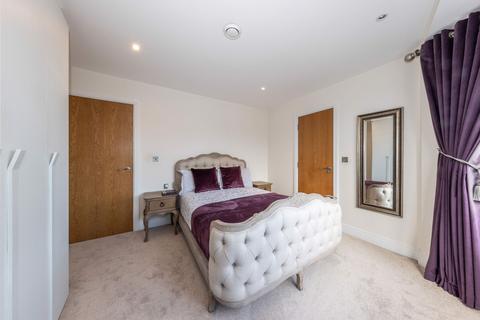 2 bedroom flat for sale, Selvage Lane, Sunstone Court, NW7