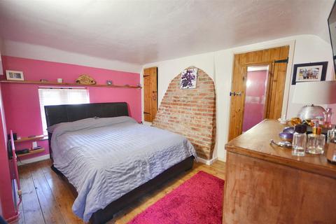 2 bedroom detached house for sale, Glue Hill, Sturminster Newton
