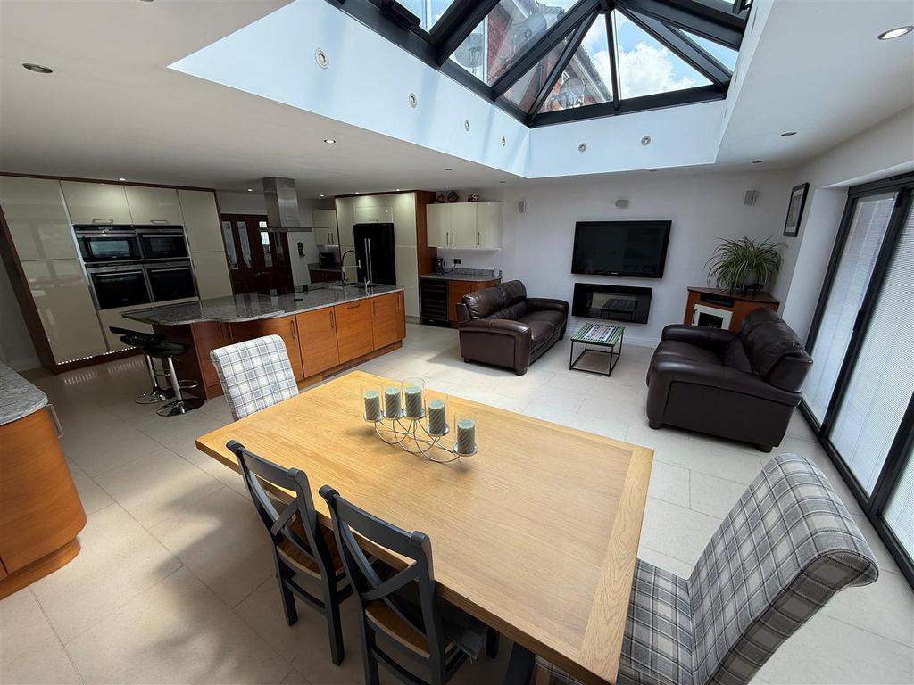 BC76 Kitchen3.jpg