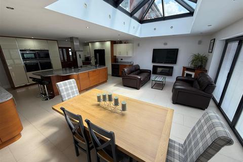 76 Binley Close, Shirley, Solihull, B90 2RB