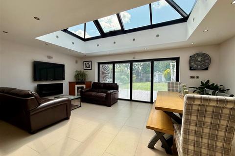 76 Binley Close, Shirley, Solihull, B90 2RB
