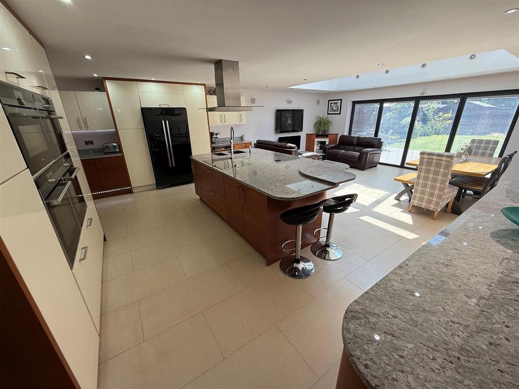 BC76 Kitchen.jpg