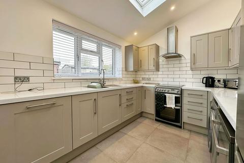 4 bedroom semi-detached house for sale, Greencourt Avenue, Edgware, HA8