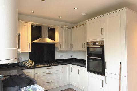 3 bedroom semi-detached house to rent, Chives Road, Chingford, E4