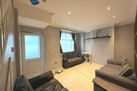 3 bedroom semi-detached house to rent, Chives Road, Chingford, E4
