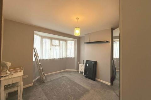 3 bedroom semi-detached house to rent, Chives Road, Chingford, E4