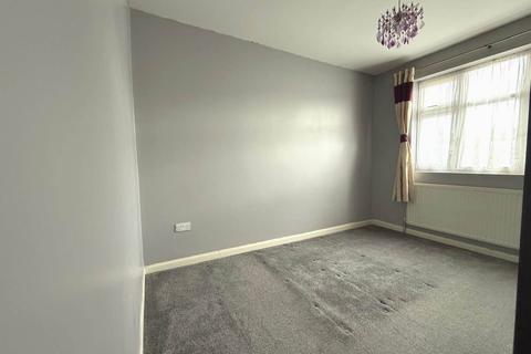 3 bedroom semi-detached house to rent, Chives Road, Chingford, E4