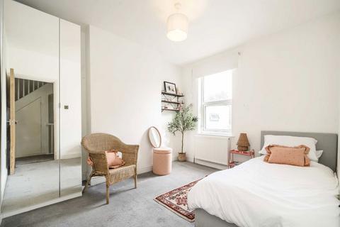 2 bedroom flat for sale, Acton Lane, London W3