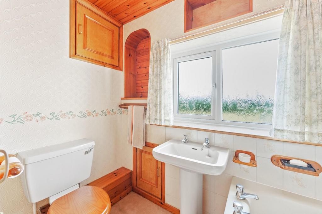 1.15 - bathroom.jpg