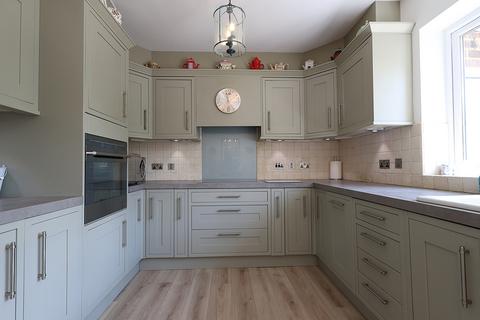 3 bedroom detached bungalow for sale, Toms Lane, Kings Langley WD4