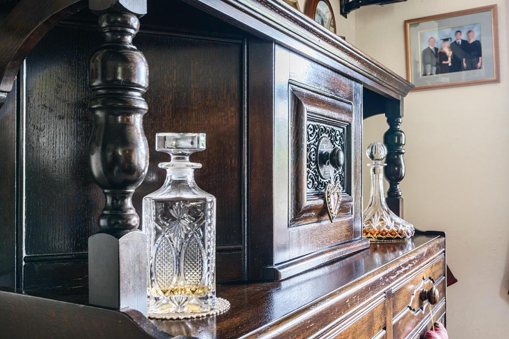 Dresser close up.jpg